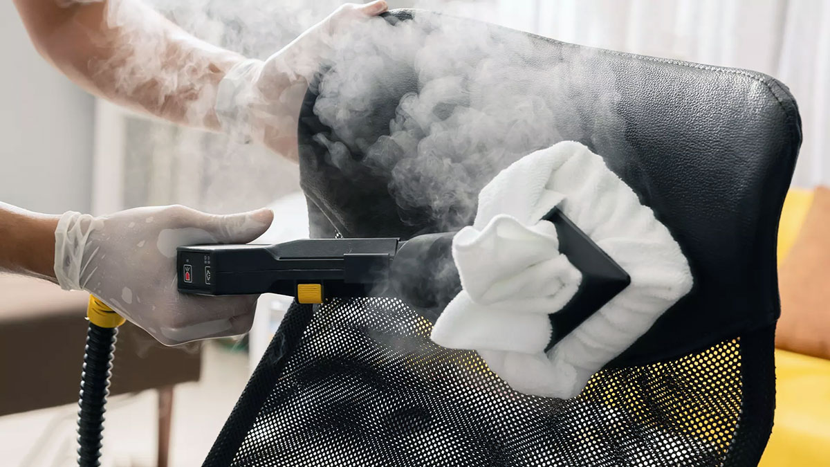 تمیز کردن صندلی اداری